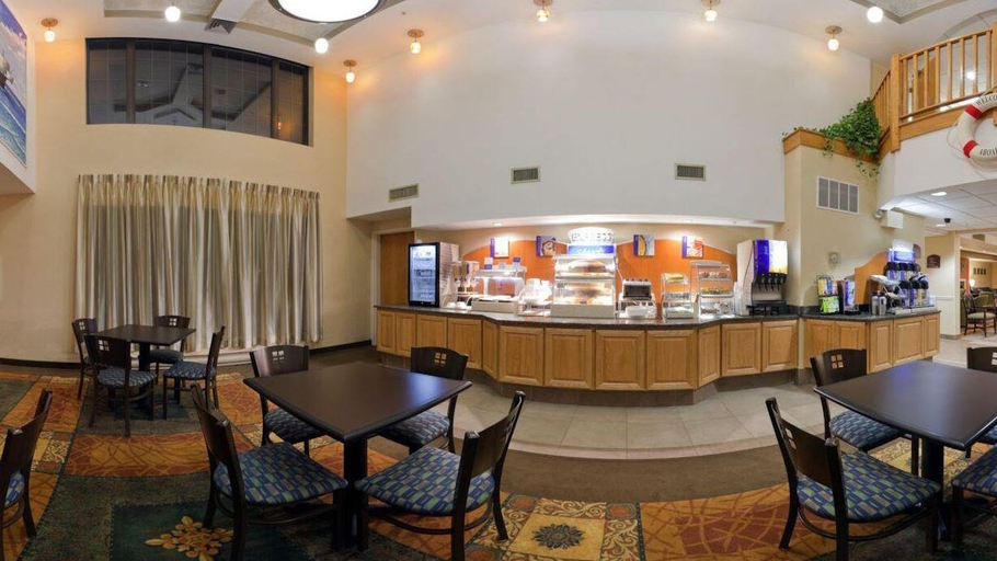 Food & Drinks 5, Holiday Inn Express Hotel & Suites Carneys Point by IHG, Salem