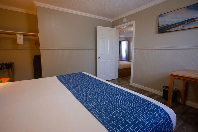Bedroom 3, Travelodge by Wyndham Fort Bragg, Mendocino