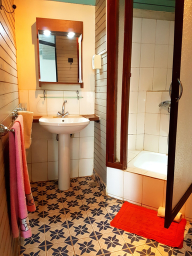 Bathroom 3, Le Trianon, Vakinankaratra