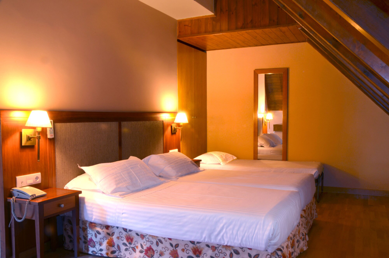 Bedroom 3, Hotel Acevi Val d'Aran, Lleida
