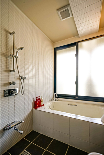 Bathroom 4, Secret House Makishi, Naha