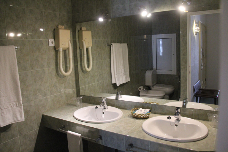 Bathroom 4, Vasco da Gama Hotel, Vila Real de Santo António