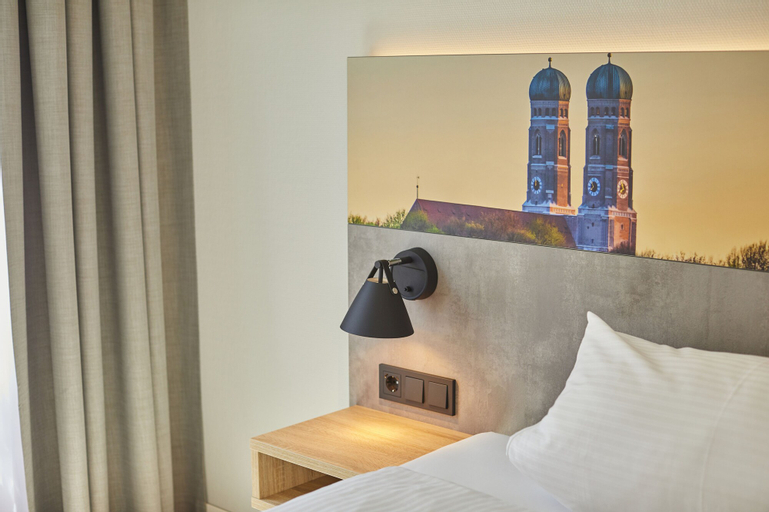Bedroom 2, Hotel Concorde München, München