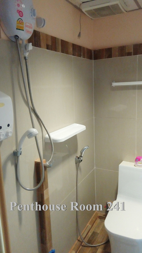 Bathroom 4, Decor do hostel, Khlong San