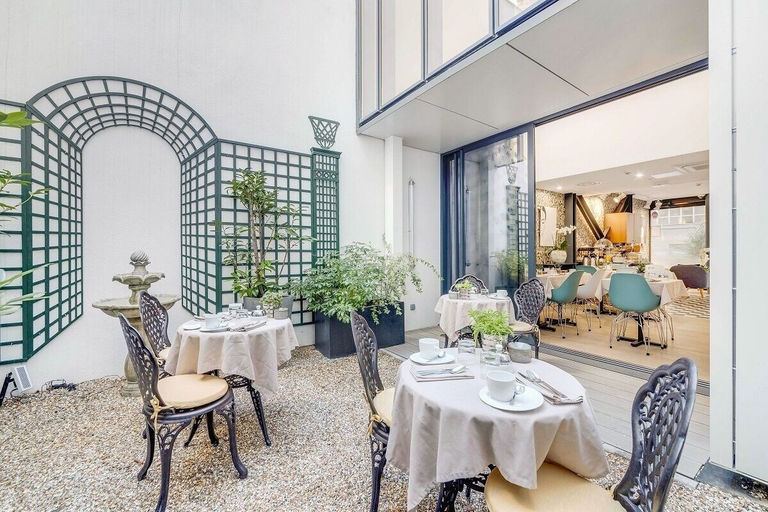 Food & Drinks 5, Villa Eiffel Mademoiselle, Paris