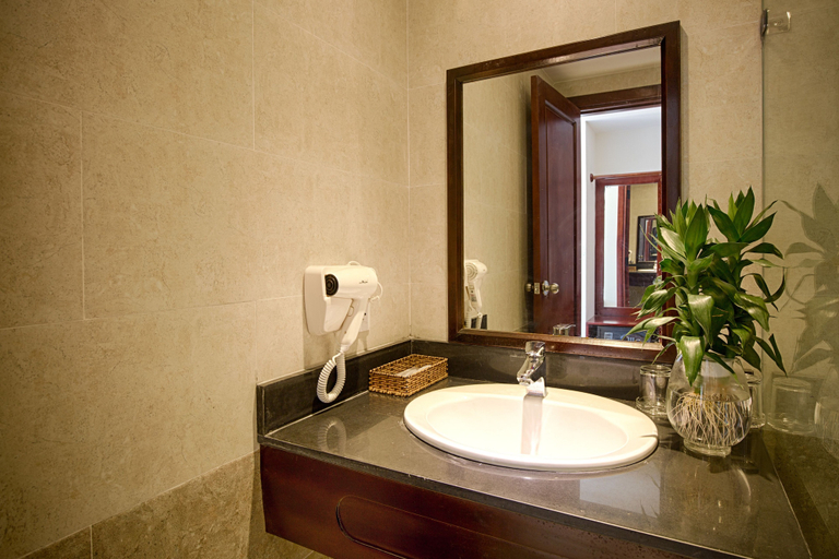 Bathroom 4, Green Apple Hotel, Da Nang