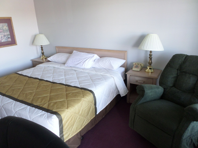 Bedroom 2, A Richland Inn Lewisburg, Marshall
