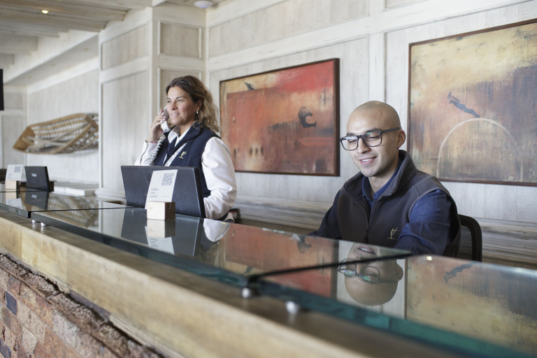 Others 2, Hotel Costaustralis, Última Esperanza