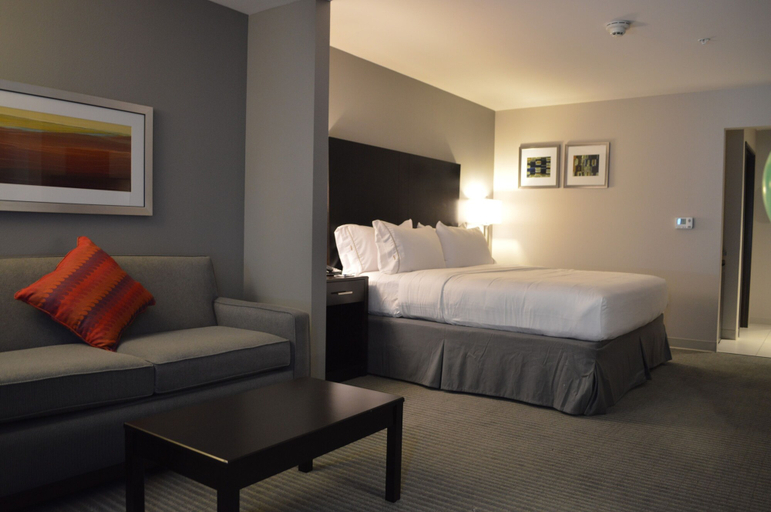 Bedroom 5, Holiday Inn Express & Suites TAHLEQUAH, Cherokee