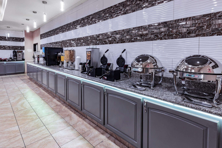 Food & Drinks 5, La Quinta Inn & Suites by Wyndham Garland Harbor Point, Dallas