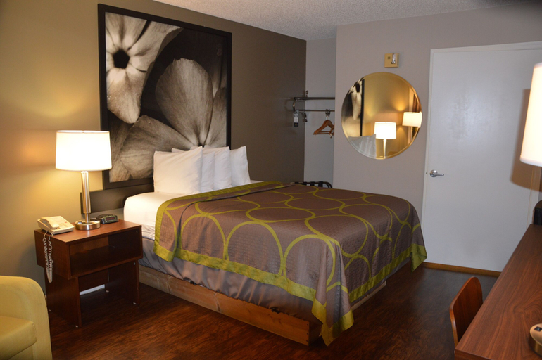 Bedroom 3, Super 8 by Wyndham Madison, Madison