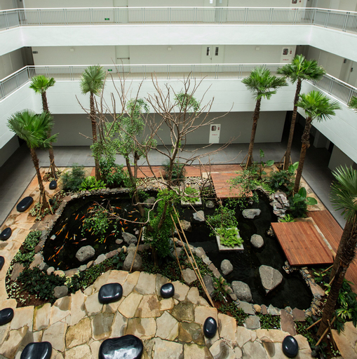 Exterior & Views 27