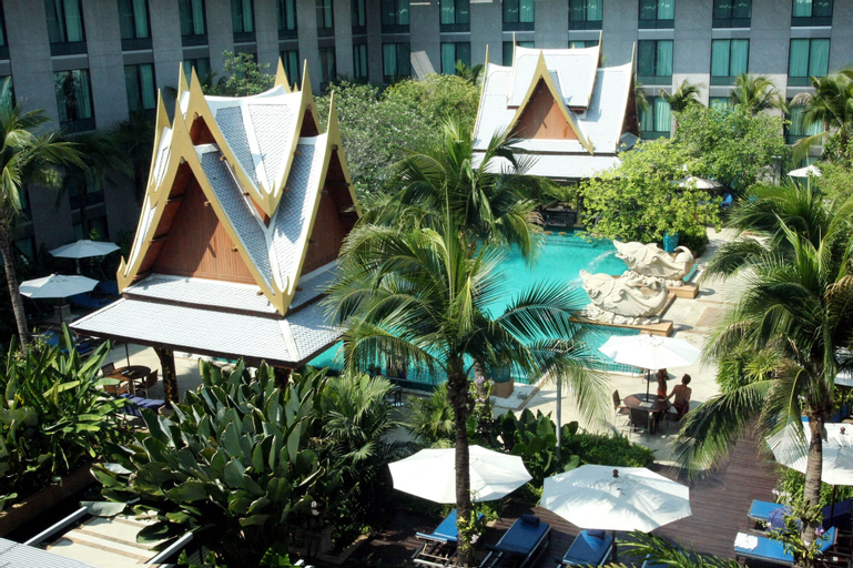Exterior & Views 20