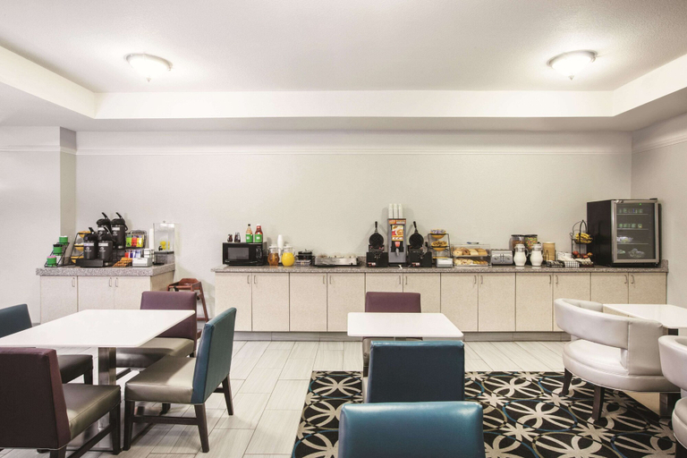 Food & Drinks 5, La Quinta Inn & Suites by Wyndham Mansfield TX, Tarrant