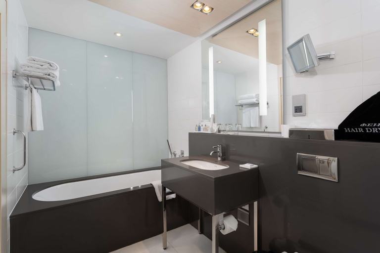 Bathroom 5, Radisson Blu Belorusskaya Hotel, Northern