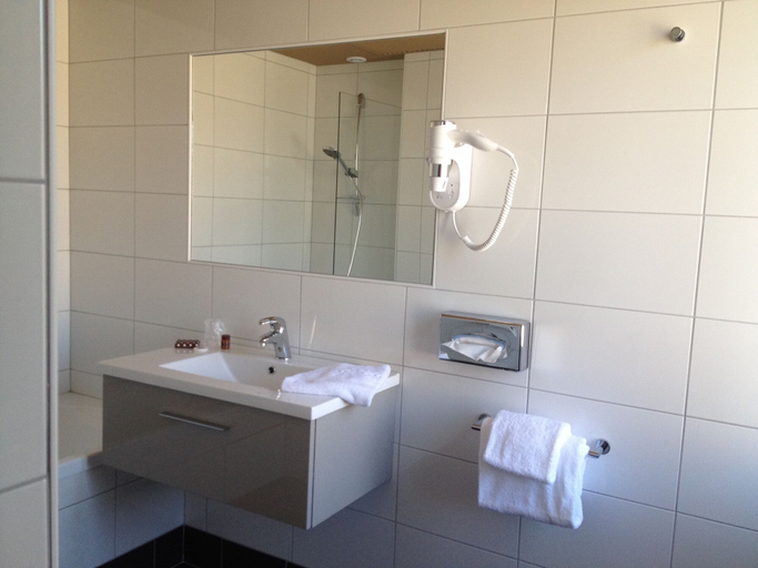 Bathroom 4, Moka Hôtel, Deux-Sèvres