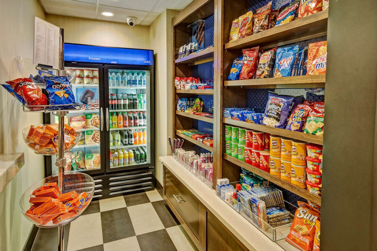 Food & Drinks 5, Hampton Inn Houston Baytown, Harris