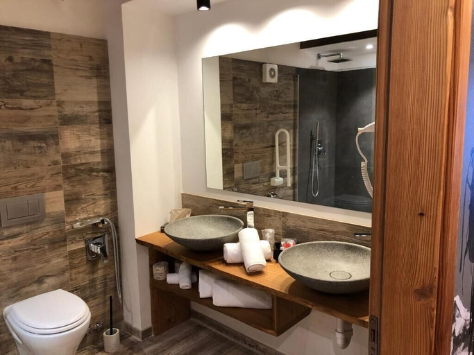 Bathroom 4, Hotel de Champoluc, Aosta
