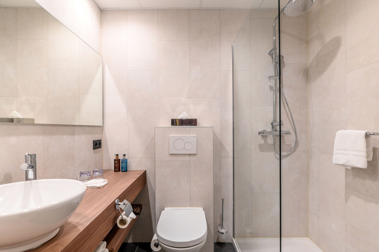 Bathroom 4, Leopold Hotel Oudenaarde, Oost-Vlaanderen