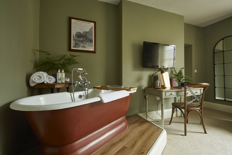 Bathroom 3, Methuen Arms, Wiltshire