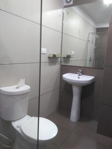 Bathroom 4, Grand Plaza Munnar, Idukki