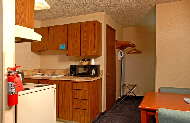 Others 4, Redmond Inn, Deschutes