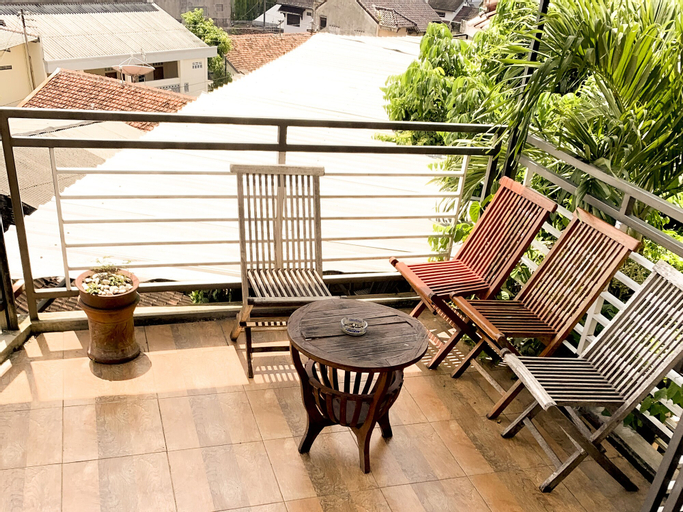 Exterior & Views 24