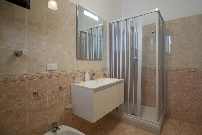Bathroom 4, CasaTrapani, Trapani