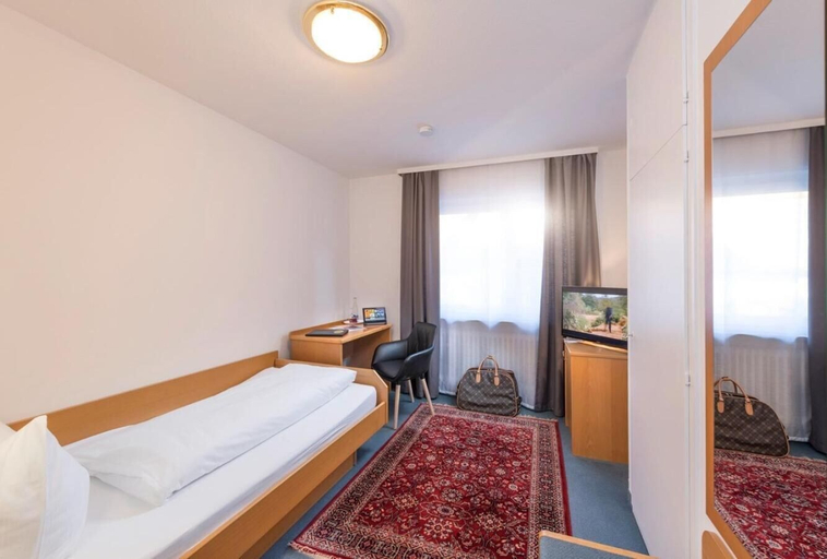 Bedroom 2, Landgasthof Ochsen, Rastatt