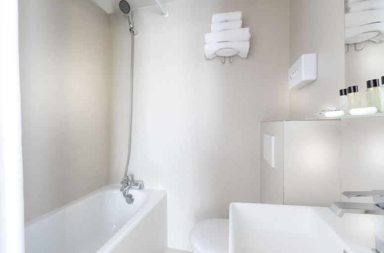 Bathroom 4, Hôtel du Lion, Paris