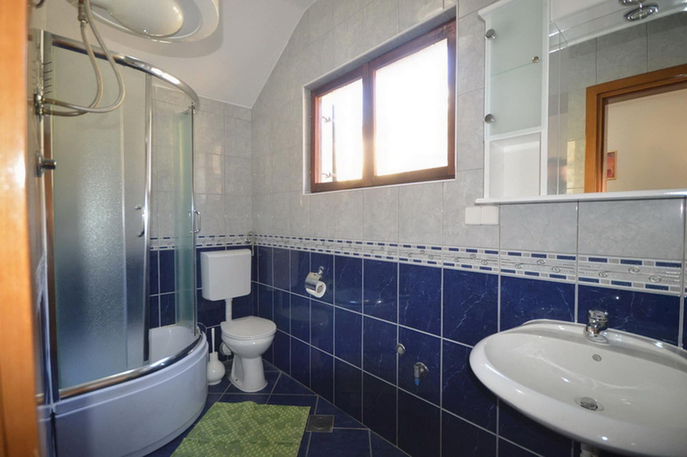 Bathroom 3, Vavic Apartments
