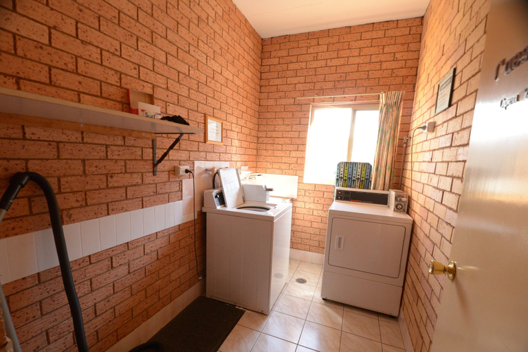 Bathroom 5, Tallarook Motor Inn, Dubbo - Pt A