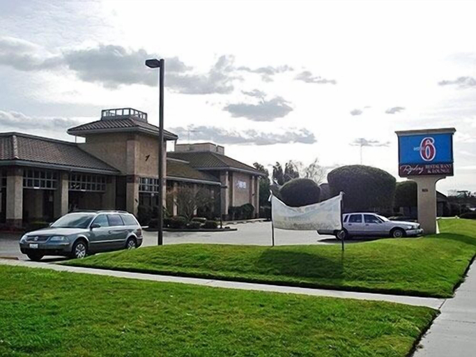 Exterior & Views 2, Motel 6 Oakdale, CA, Stanislaus
