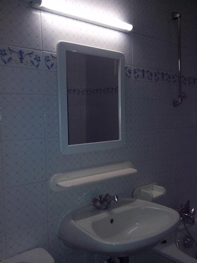 Bathroom 3, Hotel Le Kern, Savoie