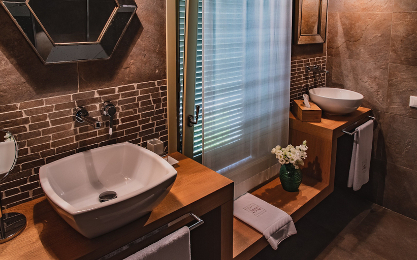 Bedroom 5, Prime Alture Wine Resort, Pavia