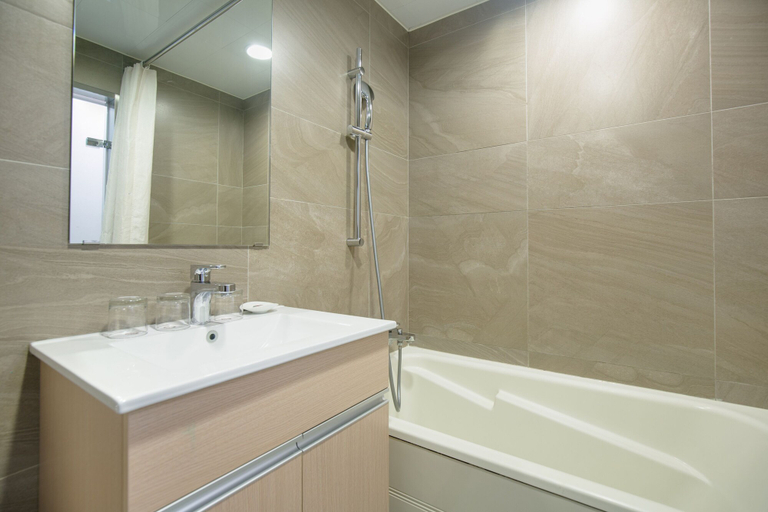 Bathroom 5, East Dragon Hotel, Taipei City