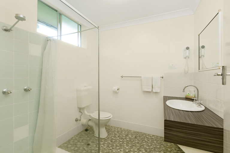 Bathroom 3, Demi View Motel, Douglas