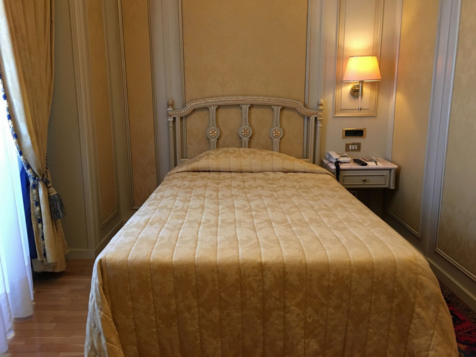Bedroom 3, Regina Palace Hotel, Verbano-Cusio-Ossola
