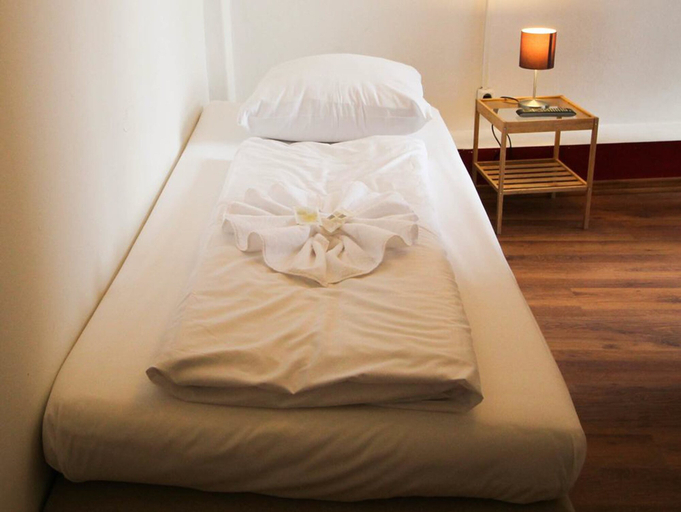 Bedroom 3, Metropol Hostel Berlin, Berlin