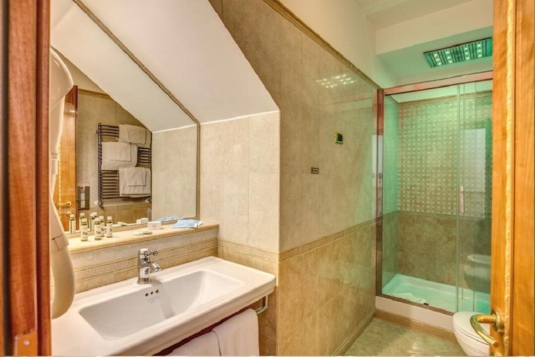 Bathroom 5, Pantheon Rooms, Rome