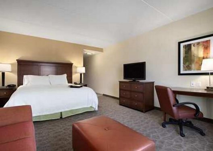 Bedroom 3, Hampton Inn & Suites Charles Town, Jefferson
