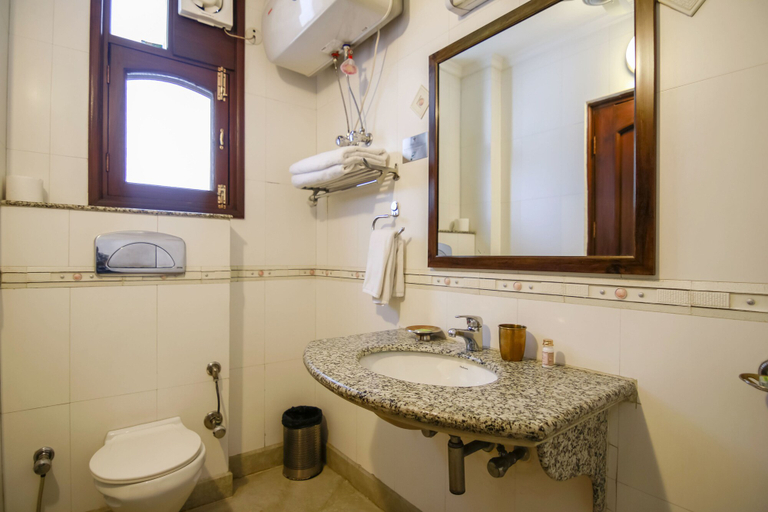 Bathroom 4, Shanti Home, Delhi