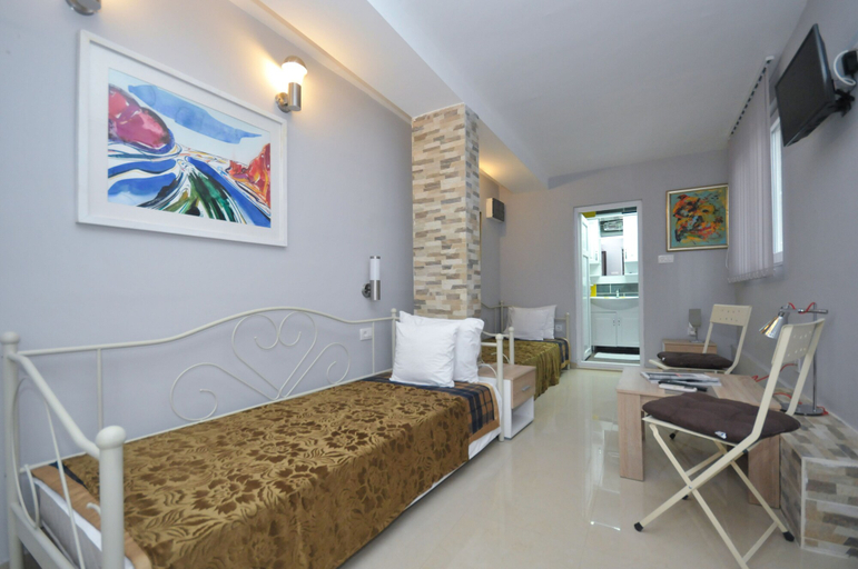 Bedroom 4, Oaza