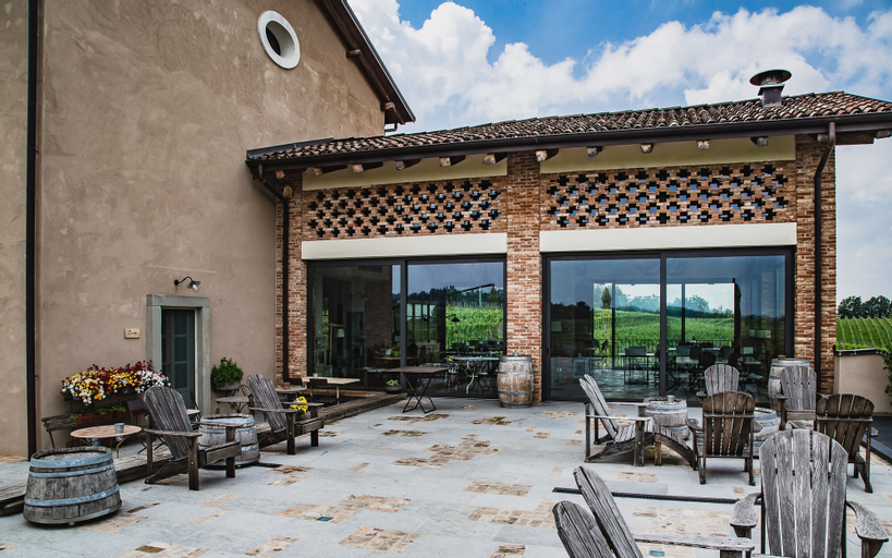 Exterior & Views 25