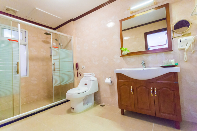 Bathroom 4, Mekong Hotel, Vientiane