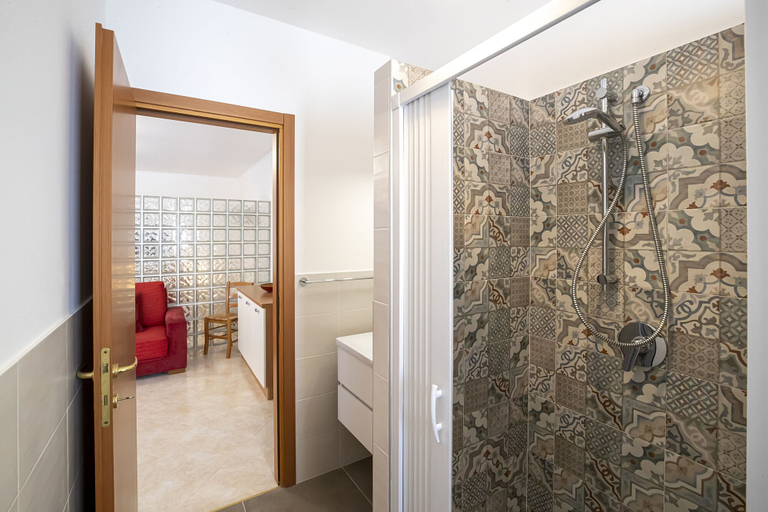 Bathroom 4, CasaTrapani, Trapani