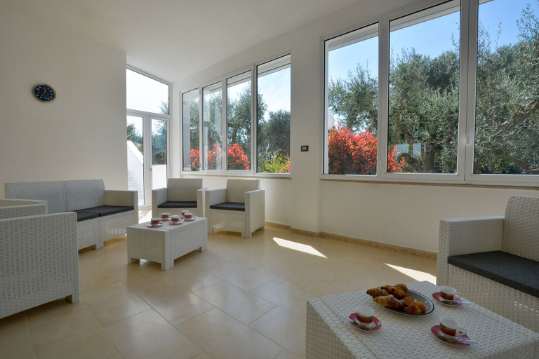 Others 5, Villa Afrodite, Brindisi
