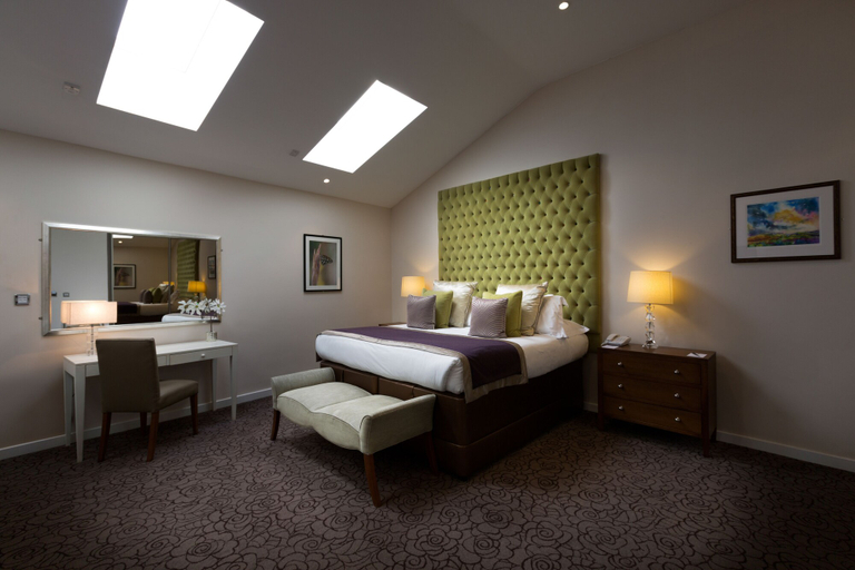 Bedroom 2, Sandford Springs Hotel & Golf Club, Hampshire