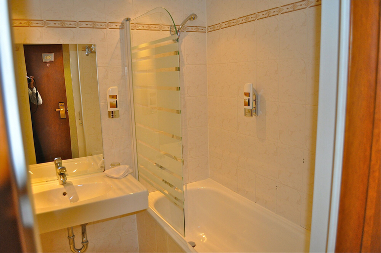 Bedroom 5, Savoy Hotel Frankfurt, Frankfurt am Main