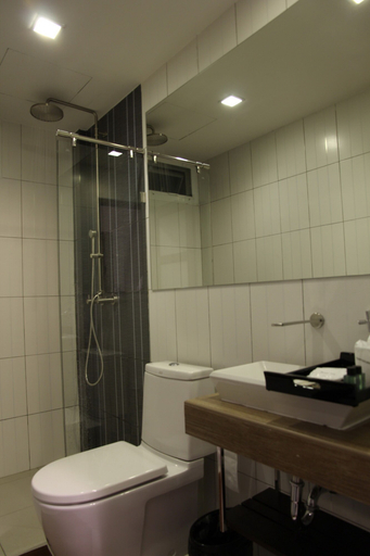 Bathroom 5, Wiz Hotel, Pattaya